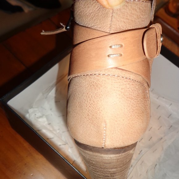 FIRM Dolce Vita Yuri Bootie in Box 6M Perforated Nubuck Zip Closure Natural - Picture 11 of 14